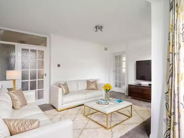 2 bedroom flat for rent in Pompadour Close, Brentwood, CM14