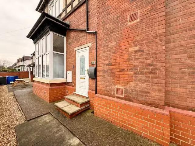 2 bedroom flat for rent in Princes Road, Cleethorpes, DN35
