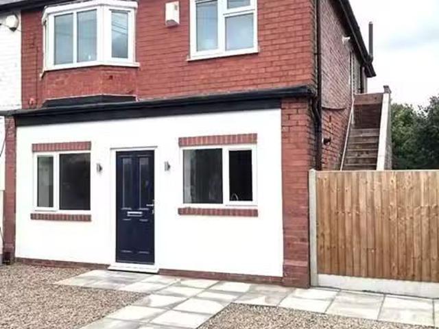 2 bedroom flat for rent in Princes Road, Ellesmere Port, CH65