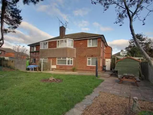 2 bedroom flat for rent in Princess Avenue, Worthing, BN13