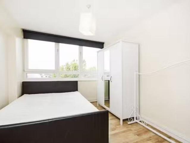 2 bedroom flat for rent in Regents Court, Haggerston, London, E8