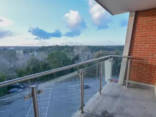 2 bedroom flat for rent in Richmond Hill Gate, Richmond Hill.