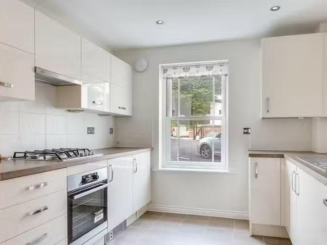 2 bedroom flat for rent in Richmond House, 6 Highfield Road, E.