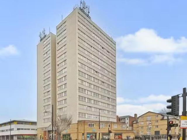 2 bedroom flat for rent in Roman Road, London, E2