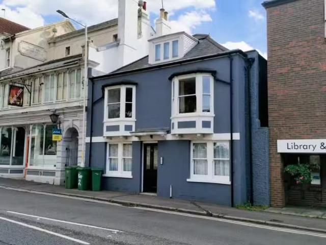 2 bedroom flat for rent in Sandgate High Street, Sandgate, CT20