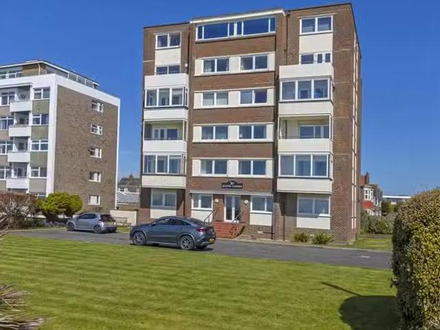 2 bedroom flat for rent in Seaview Road, Worthing, BN11