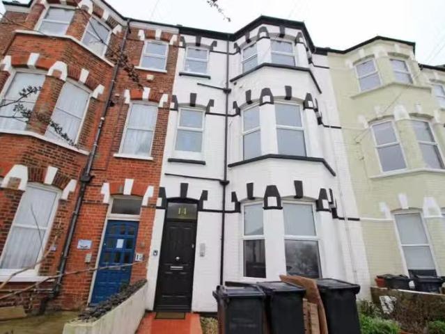 2 bedroom flat for rent in Sea View Terrace, Margate, Kent, CT9