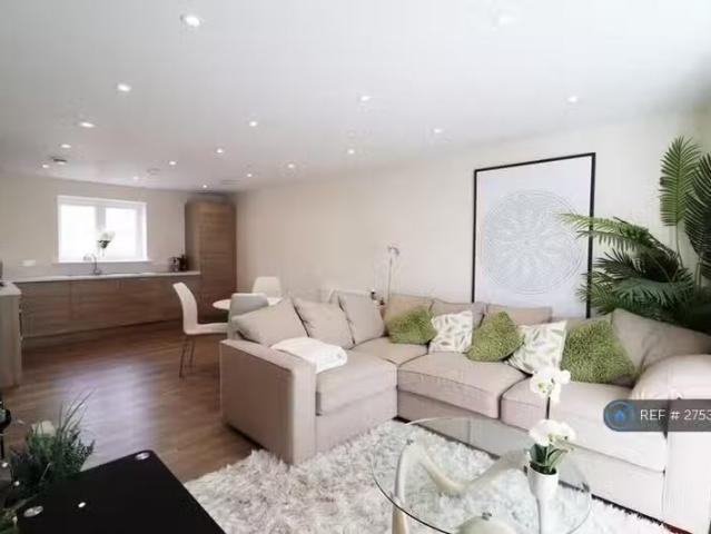 2 bedroom flat for rent in Searle Crescent, Broomfield, Chelms.