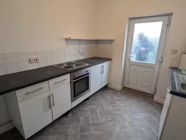 2 bedroom flat for rent in Skellow Road, Skellow, DN6