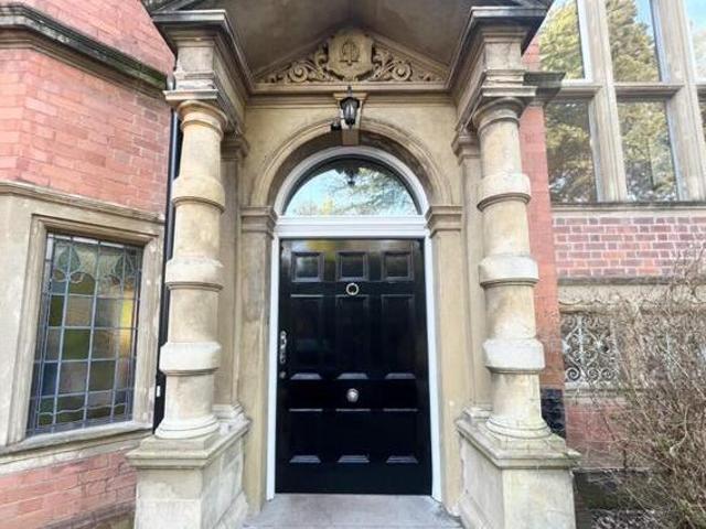 2 Bedroom Flat For Rent In Solihull, West Midlands