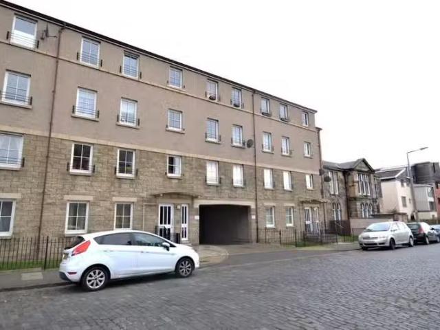 2 bedroom flat for rent in South Fort Street, Leith, Edinburgh.