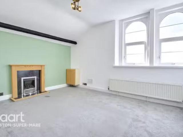 2 bedroom flat for rent in South Road, Weston super mare, BS23