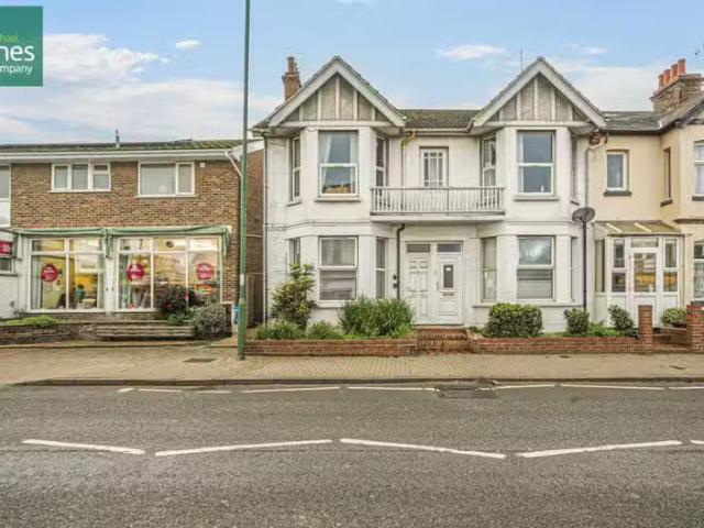 2 bedroom flat for rent in South Street, Lancing, West Susinte.