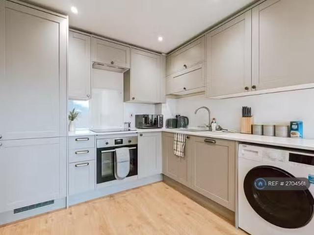 2 bedroom flat for rent in Springwell Court, London, EC1V