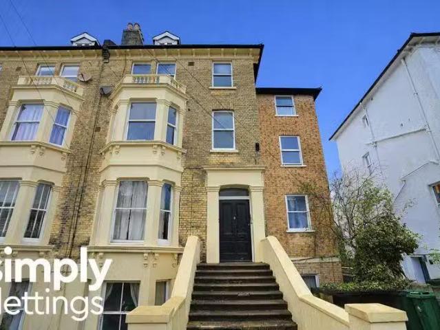 2 bedroom flat for rent in Springfield Road, Brighton, BN1