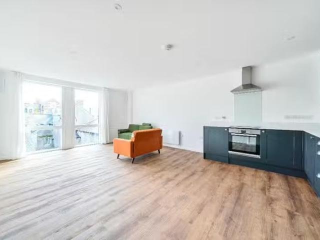 2 bedroom flat for rent in St. Thomas Street, Weymouth, Dorset.