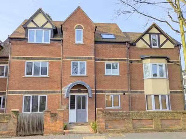 2 bedroom flat for rent in St Georges Court, Hatfield Road, St.
