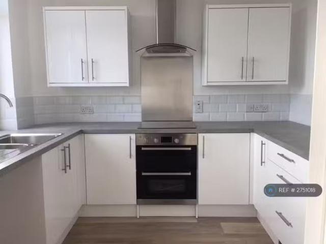 2 bedroom flat for rent in Stockwood, Bristol, BS14