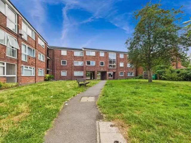 2 bedroom flat for rent in Stoneleigh Court, Coton Road, Nunea.