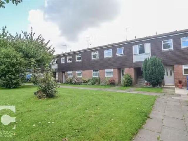 2 bedroom flat for rent in Station Close, Neston, Cheshire, CH64