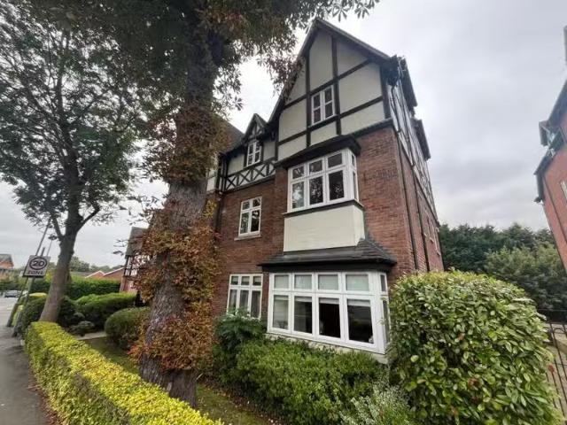 2 bedroom flat for rent in Station Road, Dorridge, Solihull, W.