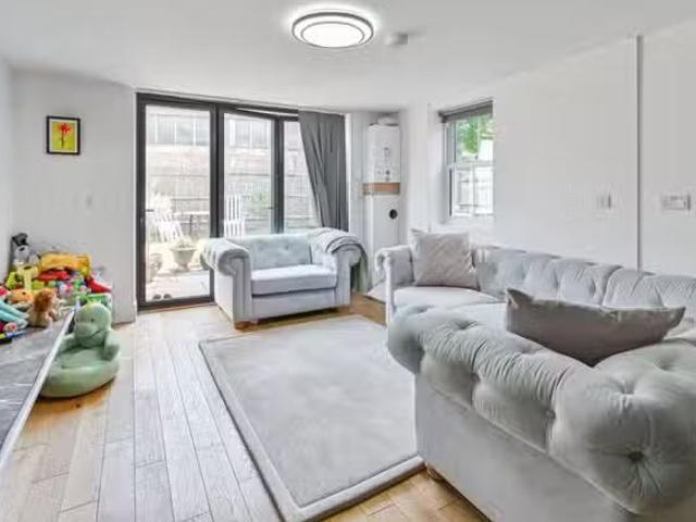 2 bedroom flat for rent in Station Road, Sidcup, DA15