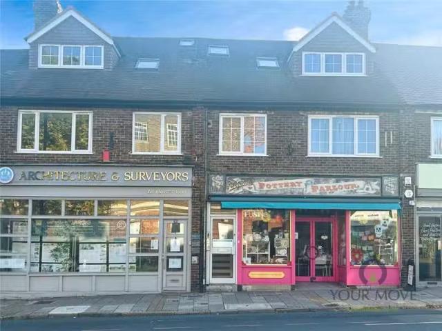 2 bedroom flat for rent in Station Road, West Wickham, BR4