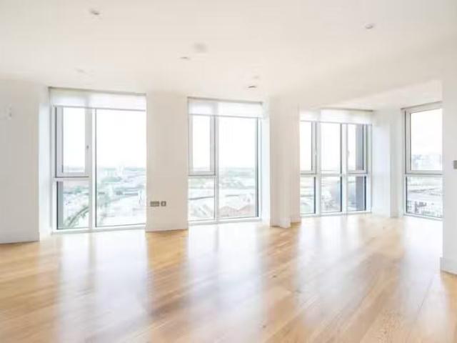 2 bedroom flat for rent in Stratford, Stratford, London, E15