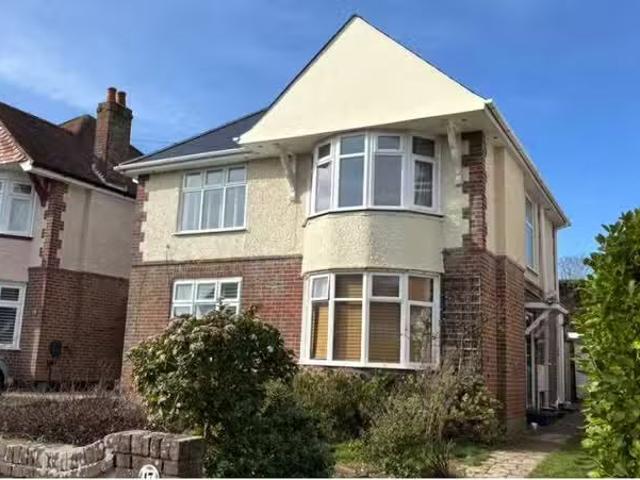 2 bedroom flat for rent in Sunnylands Avenue, Bournemouth, Dor.
