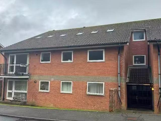 2 bedroom flat for rent in Surrey Road, Seaford, East Susinter.