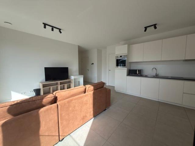 2 bedroom flat for rent, parking included