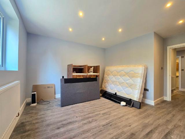 2 Bedroom Flat, Flat 8, 250 255 Earls Court Road