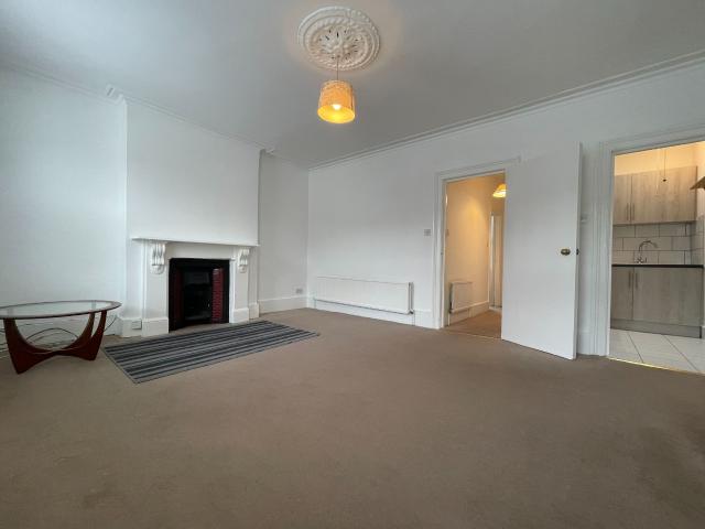 2 bedroom flat flat/apartment To Let in London