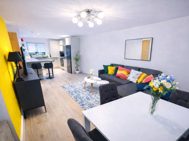 2 Bedroom Flat | fully furnished | Stenhouse Street West EH11 3QT