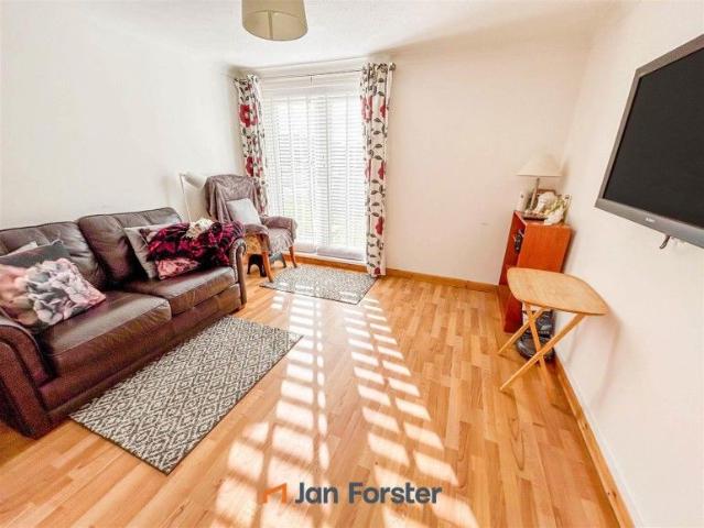 2 Bedroom Flat Ground Floor