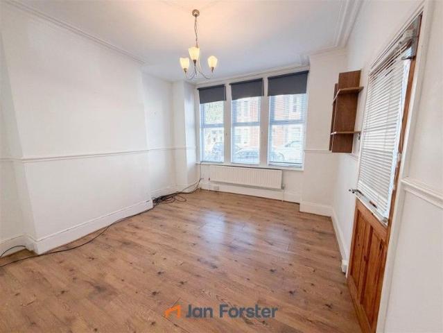 2 Bedroom Flat Ground Floor
