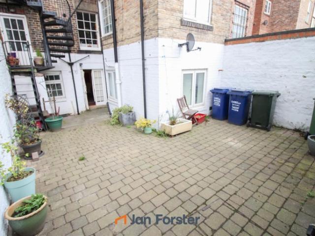 2 Bedroom Flat Ground Floor