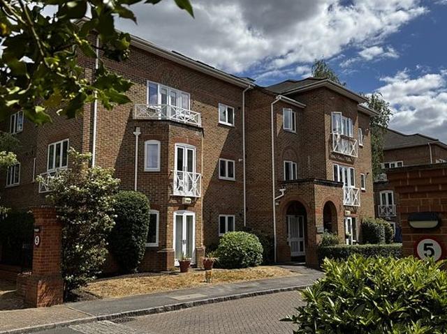 2 bedroom flat in Teddington