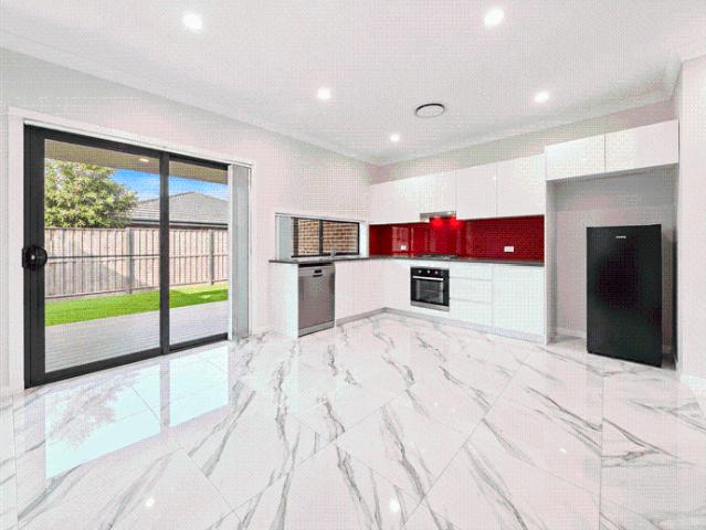 2 Bedroom Flat in the heart of Gables