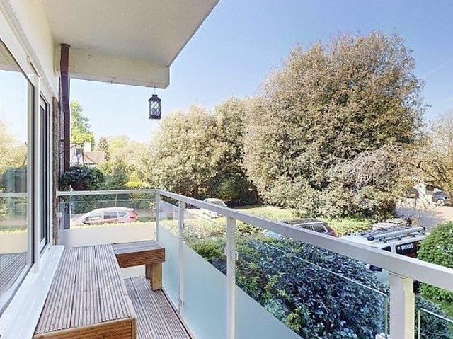 2 bedroom flat in Twickenham