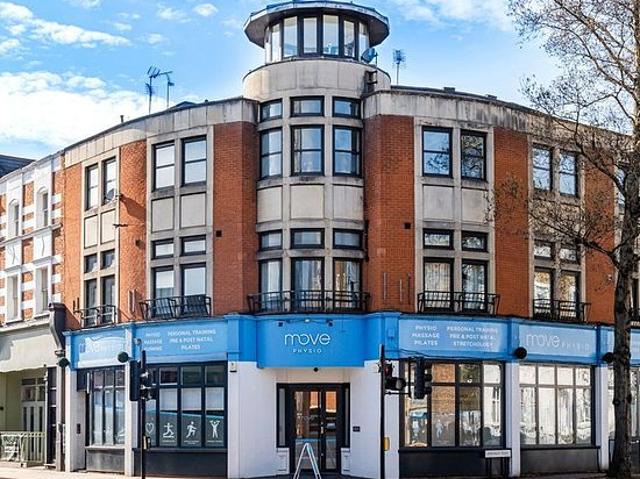 2 bedroom flat in Twickenham