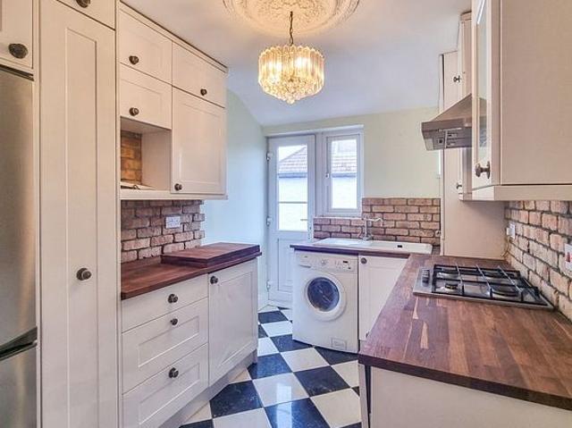 2 bedroom flat in Twickenham