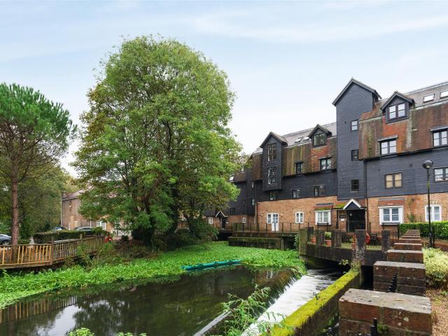 2 bedroom flat in Waterford House, Thorney Mill Road, West Drayton, Middlesex, UB7