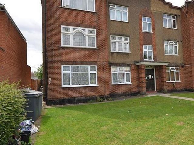 2 bedroom flat in Wembley