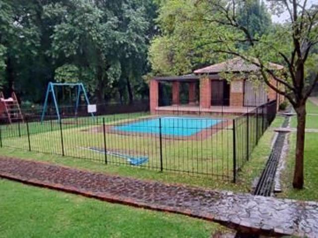 2 Bedroom Flat in Weltevreden Park