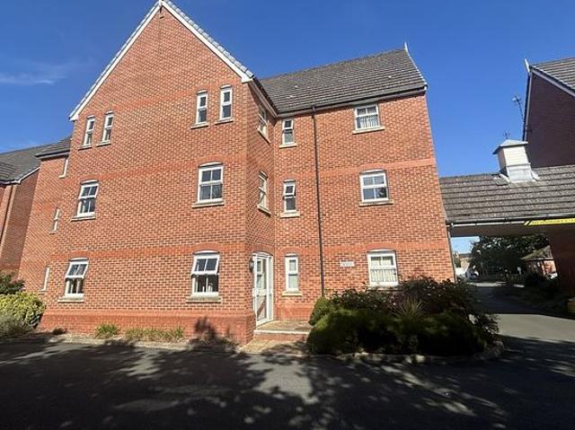2 bedroom flat in Wirral