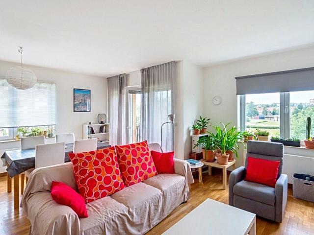 2 bedroom flat in a residential neighbourhood!