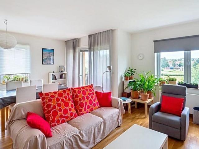 2 bedroom flat in a residential neighbourhood!