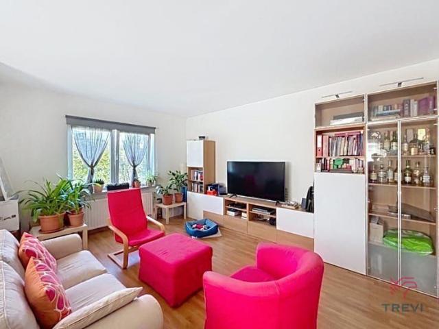 2 bedroom flat in a residential neighbourhood!