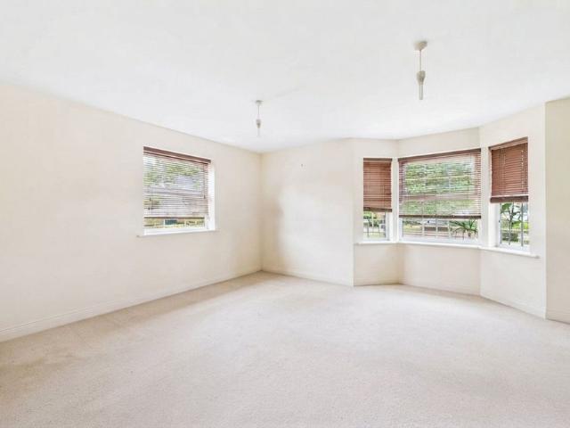 2 bedroom Flat in Ashville Way, Wokingham
